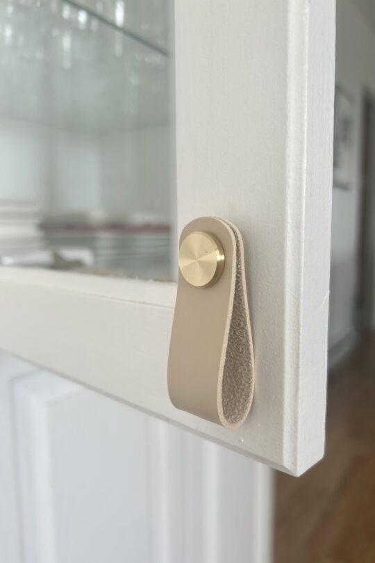 poignee beige en cuir