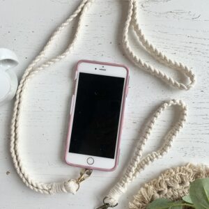 accessoire en macramé pour téléphone