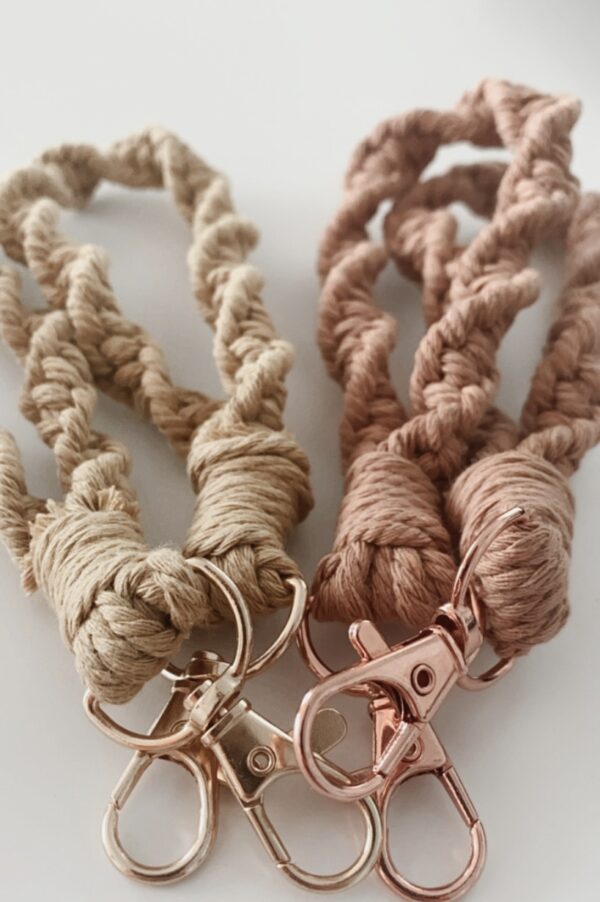 porte cle macrame de couleur