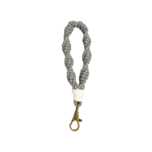 porte clés gris en macramé