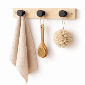 crochet mural en pin blanc