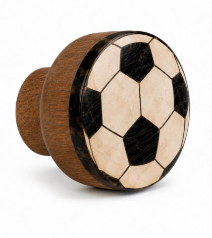 bouton de tiroir brun avec motif de ballon de soccer